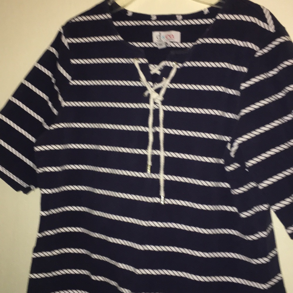 Tee - Picture 2 of 4